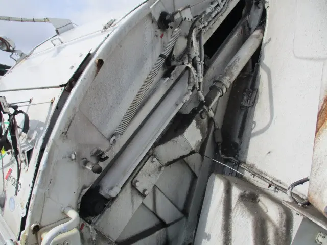 いすゞ エルフ BKG-NKR85AN(2WD)の写真24