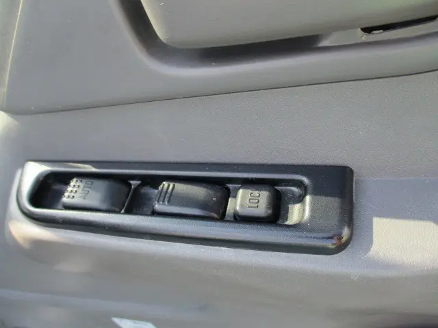 いすゞ エルフ KK-NKR71ED(2WD)の写真27