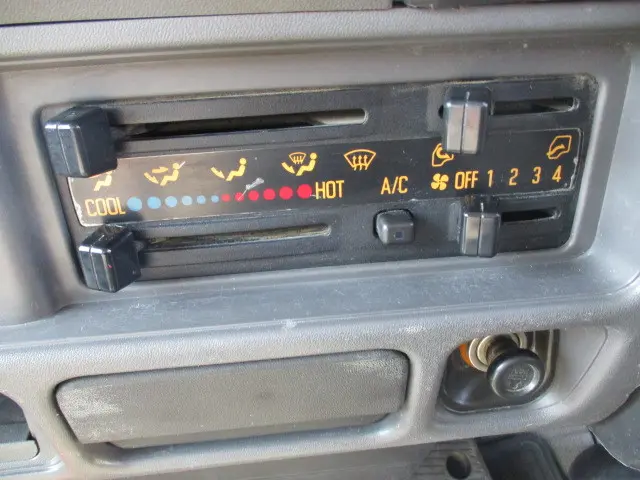 いすゞ エルフ KK-NKR71ED(2WD)の写真33