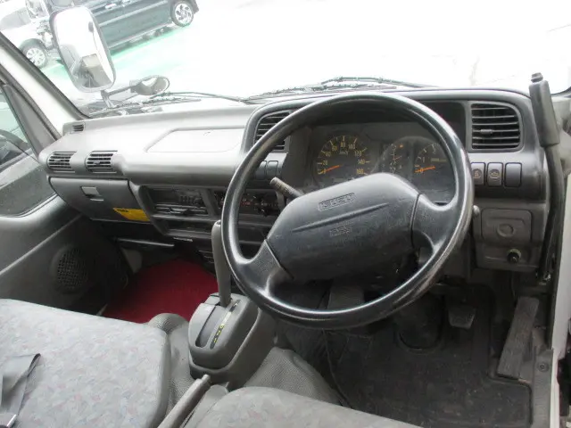 いすゞ エルフ KK-NKR71ED(2WD)の写真42