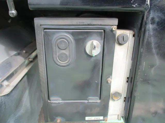 いすゞ エルフ TKG-	NLR85AN(2WD)の写真30