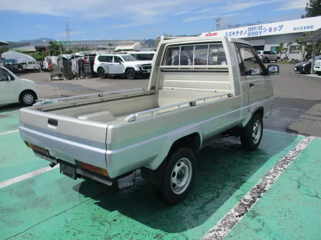 トヨタ タウンエーストラック GC-KM80(4WD)の写真6