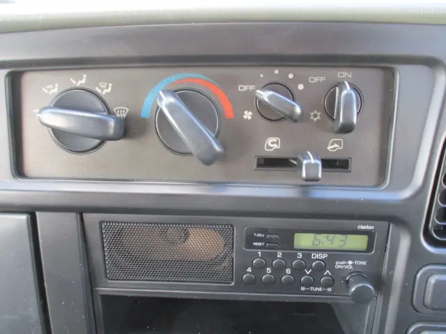 三菱 キャンターガッツ KC-FB511B(2WD)の写真28