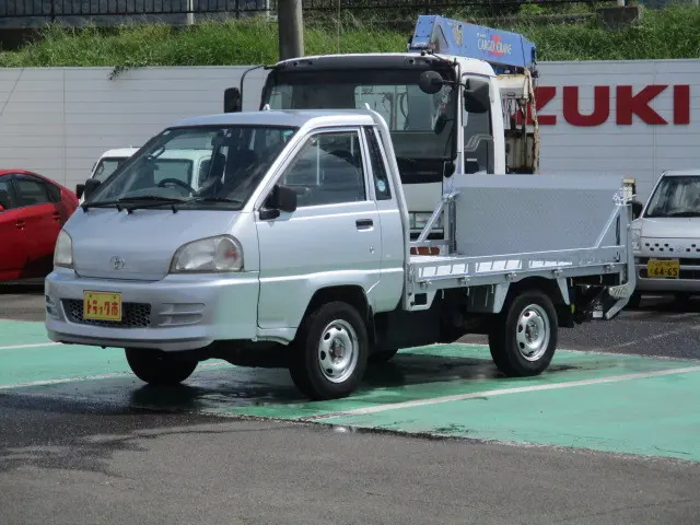 トヨタ ライトエーストラック GC-KM80(4WD)の写真1
