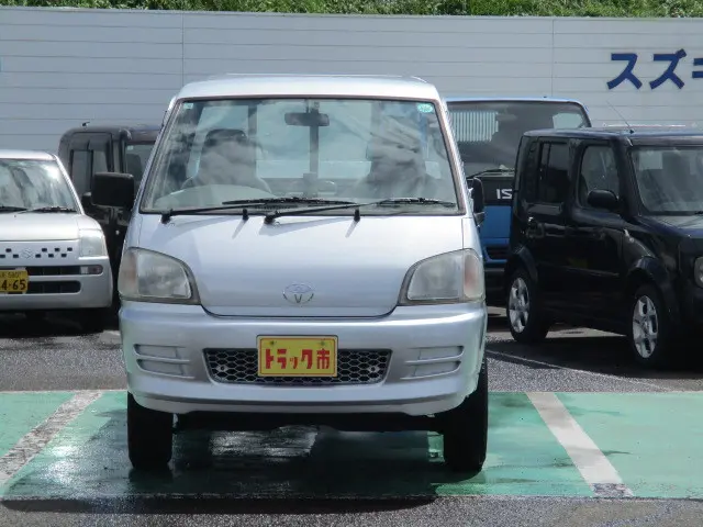 トヨタ ライトエーストラック GC-KM80(4WD)の写真2