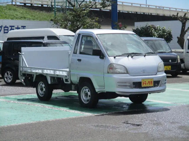 トヨタ ライトエーストラック GC-KM80(4WD)の写真3