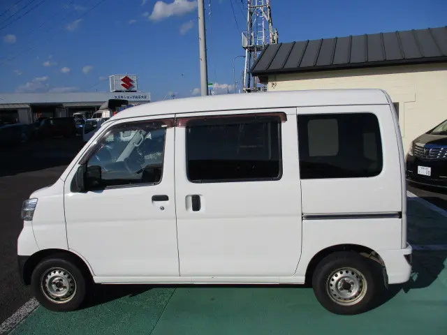 ダイハツ ハイゼットバン EBD-S331V(4WD)の写真9