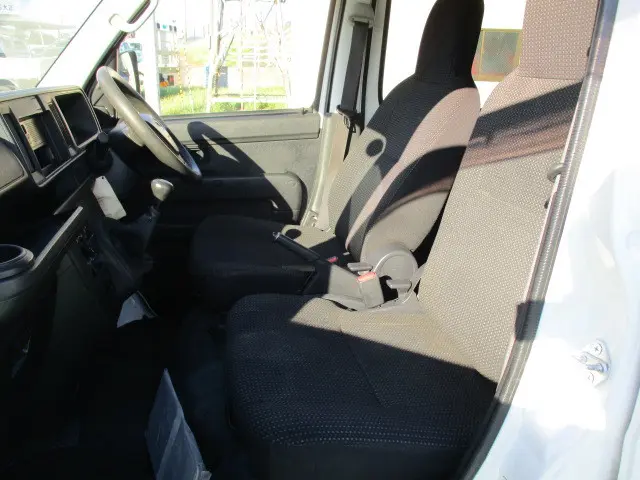 ダイハツ ハイゼットバン EBD-S331V(4WD)の写真18