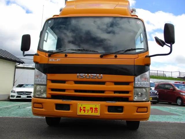 いすゞ エルフ BDG-NPR85AN(2WD)の写真12