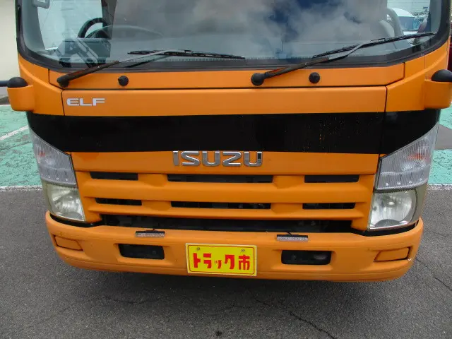 いすゞ エルフ BDG-NPR85AN(2WD)の写真13