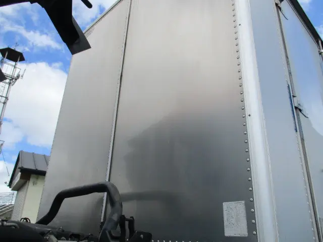 いすゞ エルフ BDG-NPR85AN(2WD)の写真15