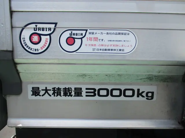 いすゞ エルフ BDG-NPR85AN(2WD)の写真22