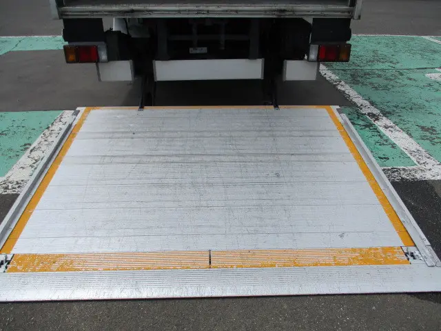 いすゞ エルフ BDG-NPR85AN(2WD)の写真25