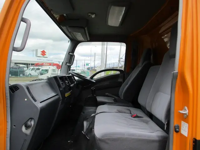 いすゞ エルフ BDG-NPR85AN(2WD)の写真29