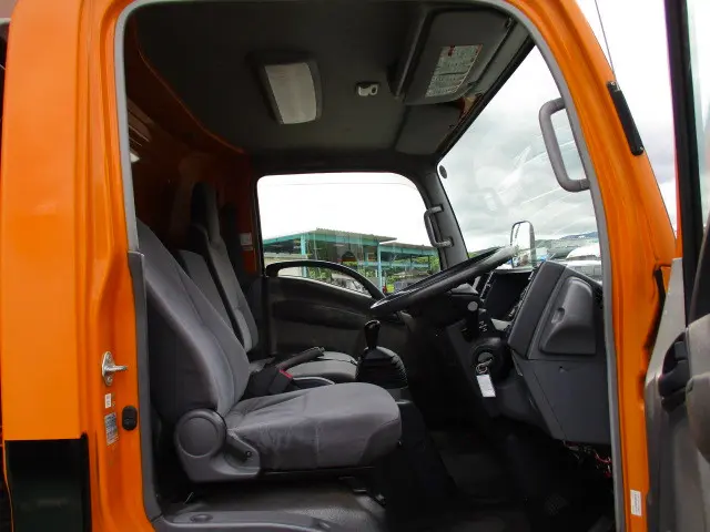 いすゞ エルフ BDG-NPR85AN(2WD)の写真30