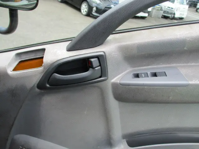 いすゞ エルフ BDG-NPR85AN(2WD)の写真31
