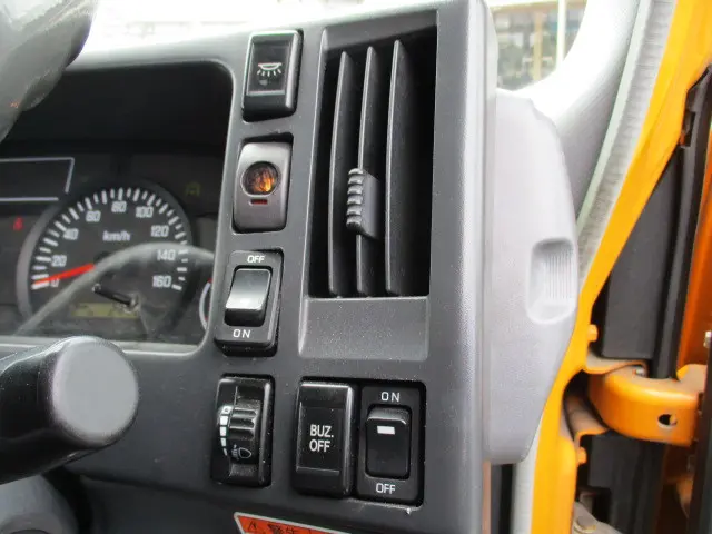 いすゞ エルフ BDG-NPR85AN(2WD)の写真33