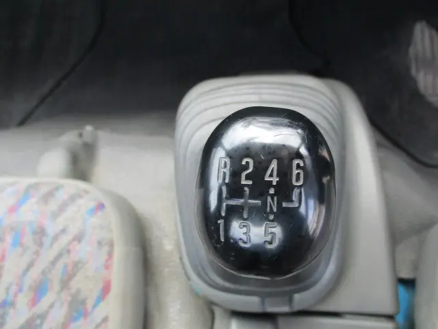 いすゞ エルフ KR-NPR72GN(2WD)の写真34