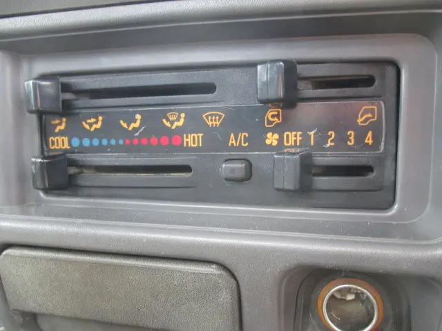 いすゞ エルフ KR-NPR72GN(2WD)の写真38