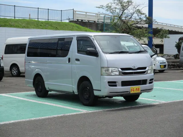 トヨタ ハイエースバン ADF-KDH206V(4WD)の写真3
