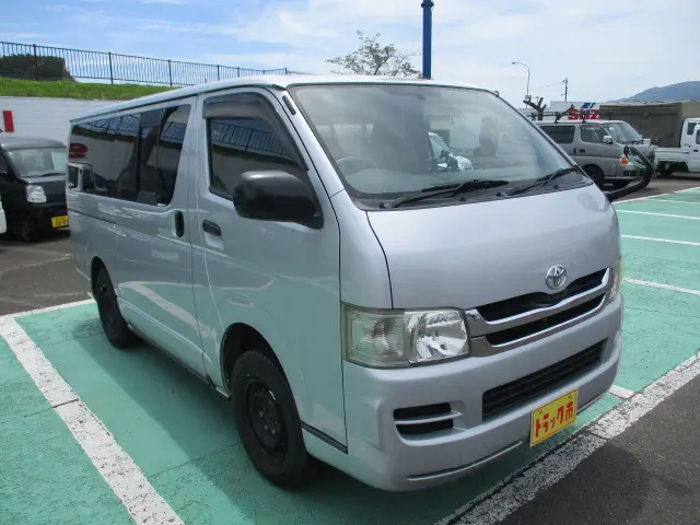 トヨタ ハイエースバン ADF-KDH206V(4WD)の写真4