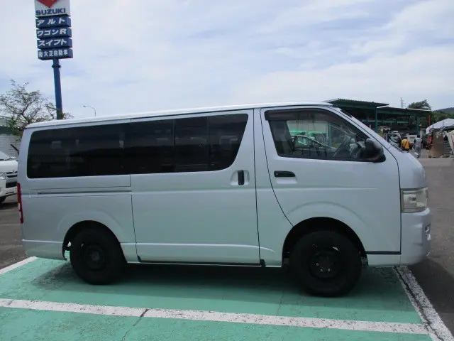 トヨタ ハイエースバン ADF-KDH206V(4WD)の写真5