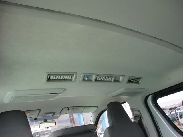 トヨタ ハイエースバン ADF-KDH206V(4WD)の写真24