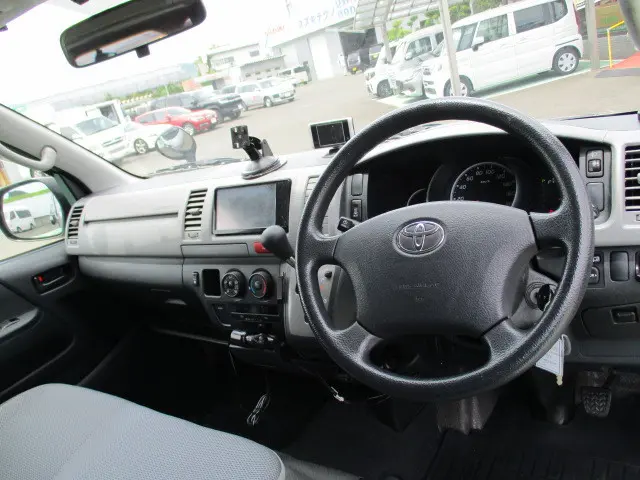 トヨタ ハイエースバン ADF-KDH206V(4WD)の写真33