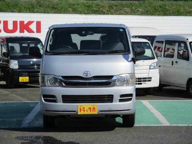 トヨタ ハイエースバン ADF-KDH206V(4WD)の写真2