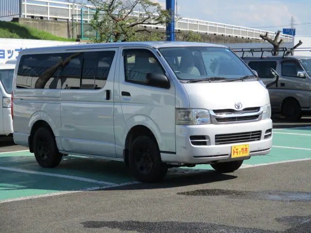 トヨタ ハイエースバン ADF-KDH206V(4WD)の写真3