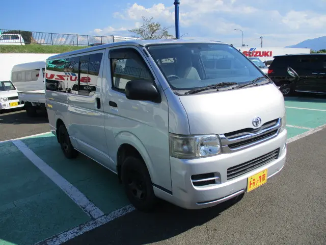トヨタ ハイエースバン ADF-KDH206V(4WD)の写真4