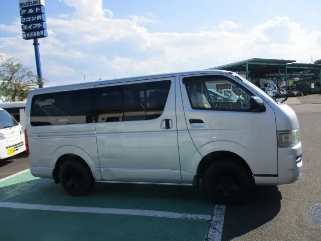 トヨタ ハイエースバン ADF-KDH206V(4WD)の写真5