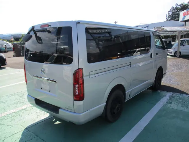 トヨタ ハイエースバン ADF-KDH206V(4WD)の写真6