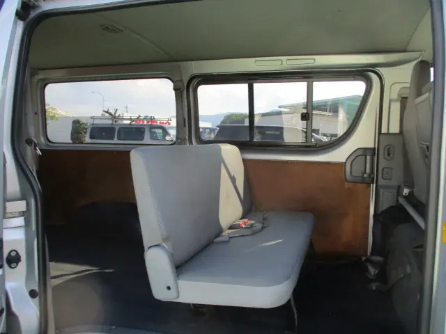 トヨタ ハイエースバン ADF-KDH206V(4WD)の写真28