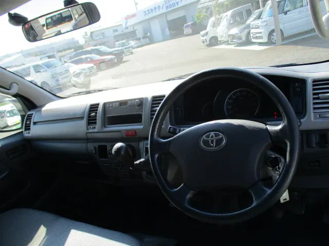 トヨタ ハイエースバン ADF-KDH206V(4WD)の写真31