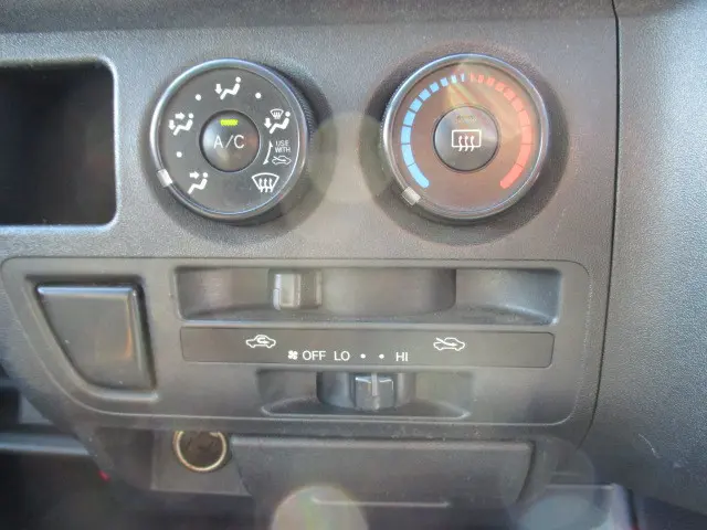 トヨタ ハイエースバン ADF-KDH206V(4WD)の写真39