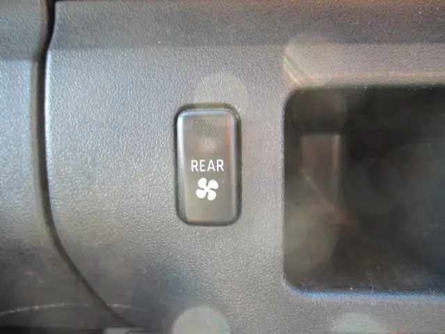 トヨタ ハイエースバン ADF-KDH206V(4WD)の写真40