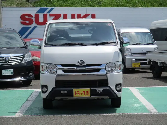 トヨタ ハイエースレジアス QDF-GDH206V(4WD)の写真2