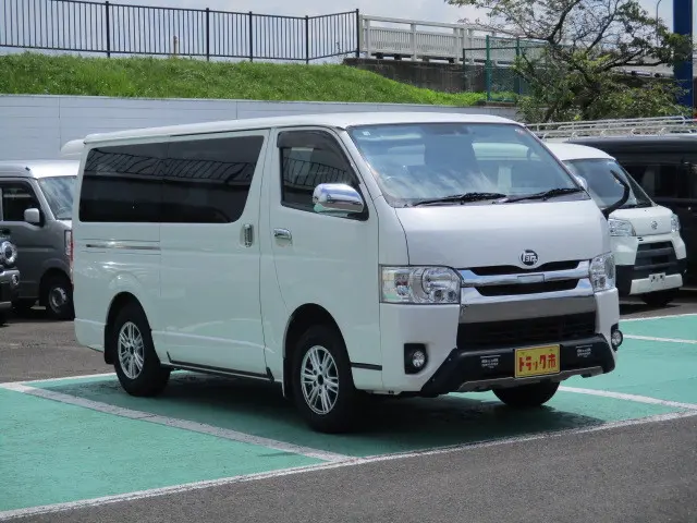 トヨタ ハイエースレジアス QDF-GDH206V(4WD)の写真3