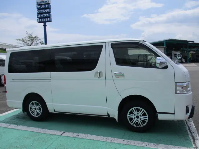 トヨタ ハイエースレジアス QDF-GDH206V(4WD)の写真5