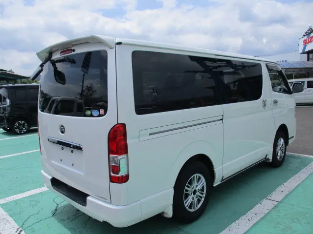トヨタ ハイエースレジアス QDF-GDH206V(4WD)の写真6