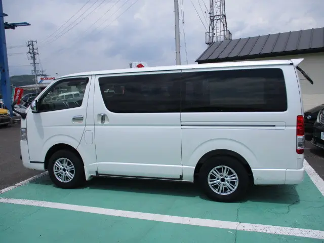 トヨタ ハイエースレジアス QDF-GDH206V(4WD)の写真9