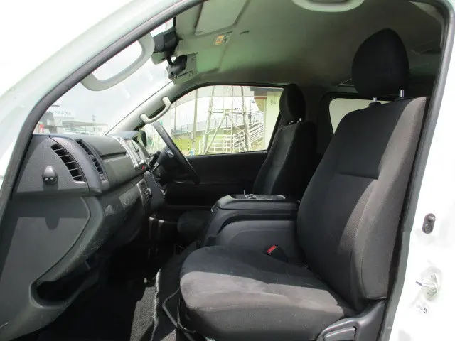 トヨタ ハイエースレジアス QDF-GDH206V(4WD)の写真20