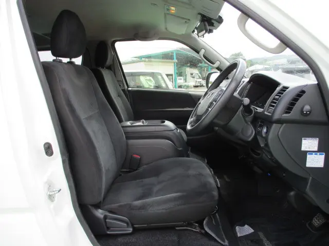 トヨタ ハイエースレジアス QDF-GDH206V(4WD)の写真33