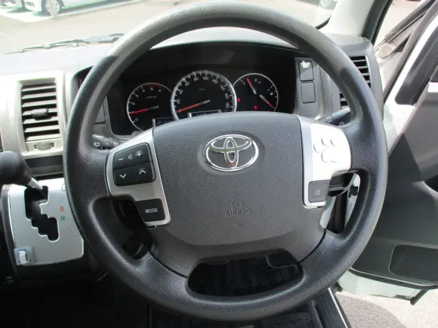 トヨタ ハイエースレジアス QDF-GDH206V(4WD)の写真41