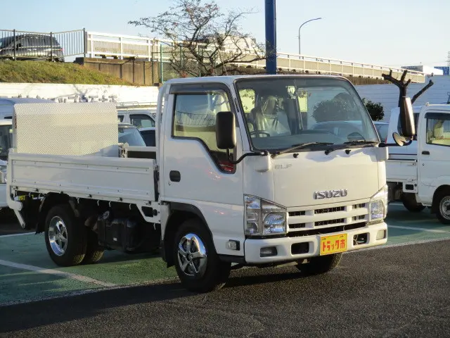 いすゞ エルフ SKG-NKR85A(2WD)の写真3