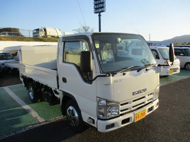 いすゞ エルフ SKG-NKR85A(2WD)の写真4
