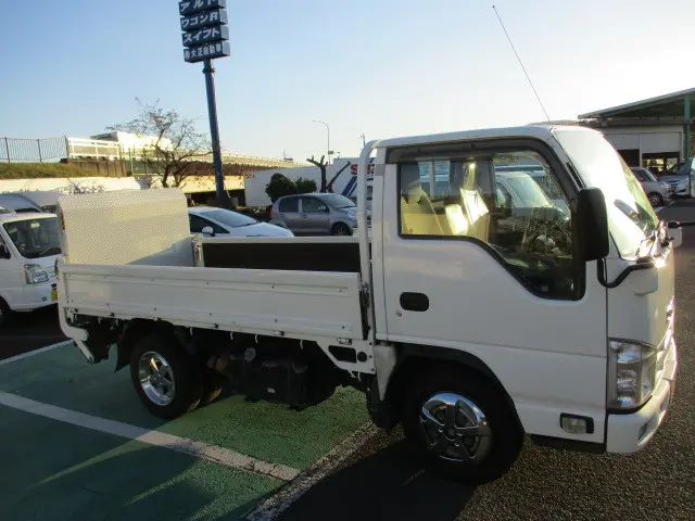 いすゞ エルフ SKG-NKR85A(2WD)の写真5