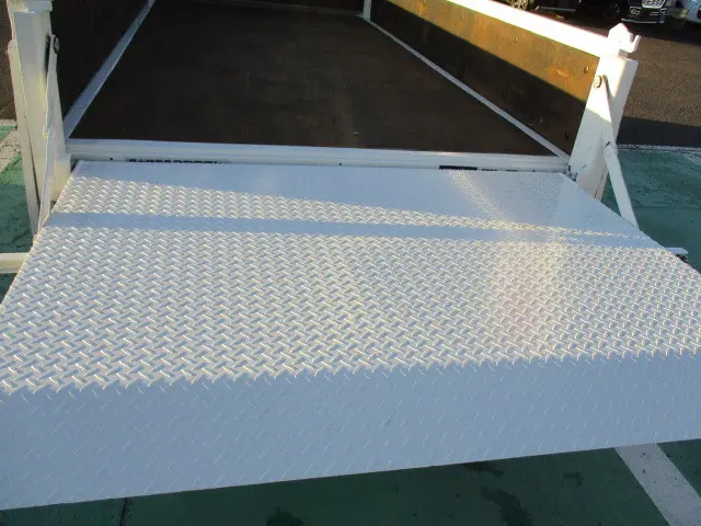 いすゞ エルフ SKG-NKR85A(2WD)の写真22