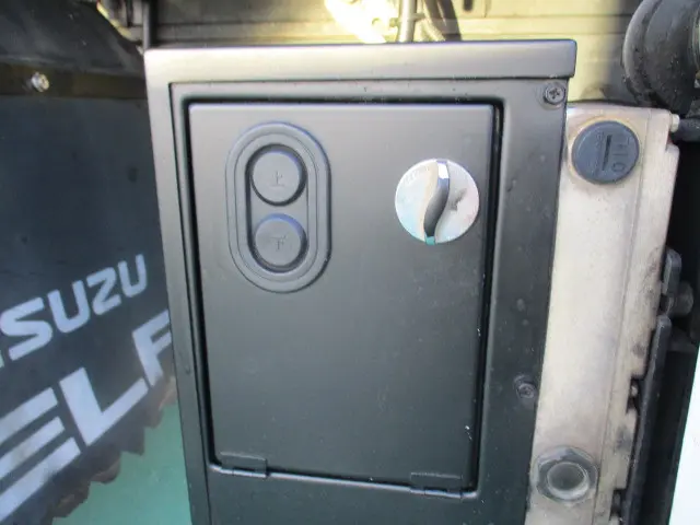 いすゞ エルフ SKG-NKR85A(2WD)の写真25